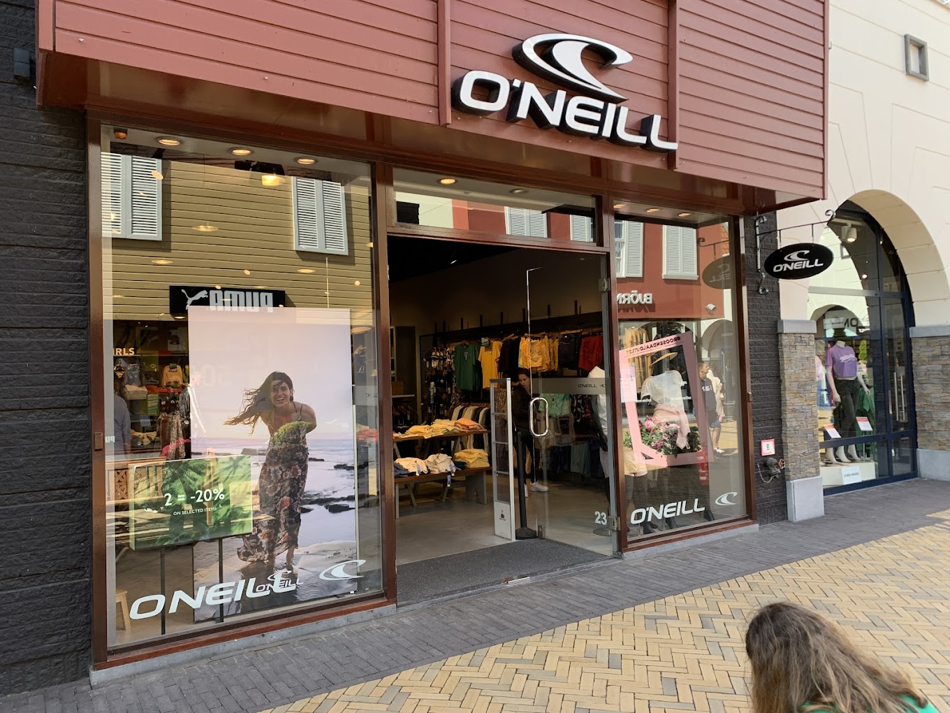 Voorgevel O'Neill Roosendaal